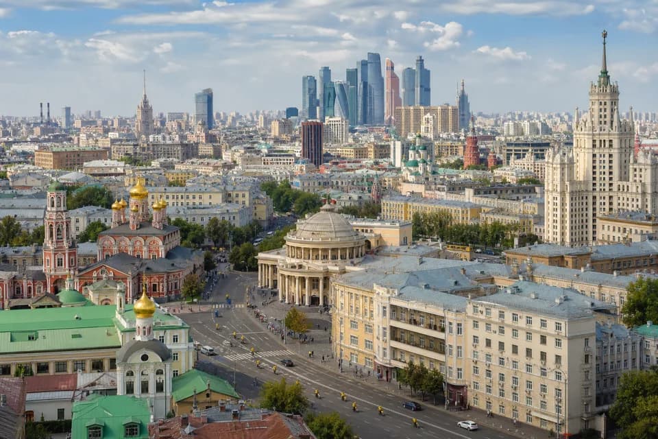 Курьеры в разных городах России